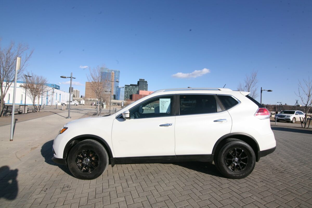 2016 Nissan Rogue SV (SOLD)